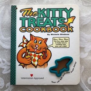 Kitty Treats Cookbook with Fish-Shaped Cookie Cutter—Recipes for Cat Treats